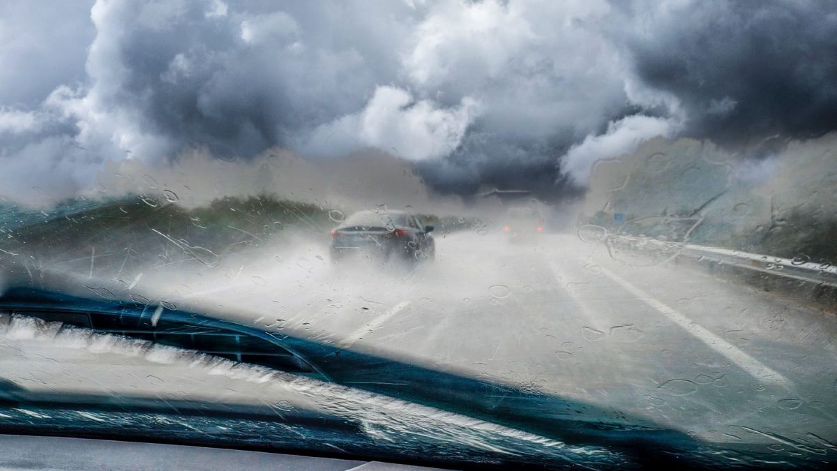 las claves de la DGT para evitar accidentes en plena borrasca