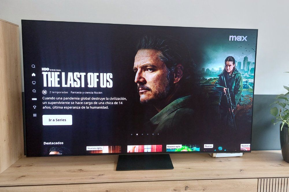 Un televisor con la aplicación HBO Max