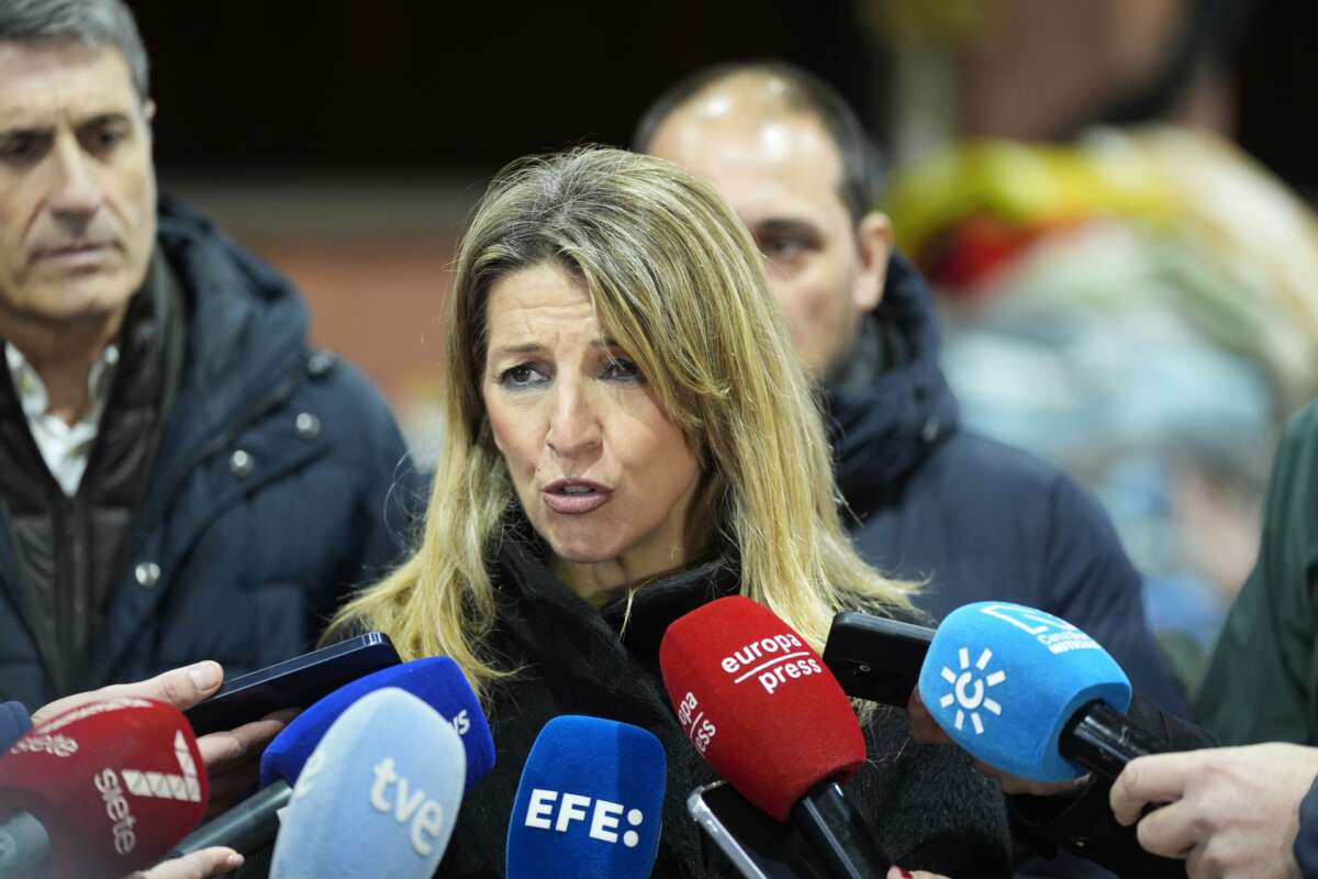 La vicepresidenta segunda del Gobierno y ministra de Trabajo y Economía Social, Yolanda Díaz, atiende a los medios de comunicación en el marco de una visita al puesto de mando avanzado y mantiene un encuentro con los trabajadores que participan en los trabajos de