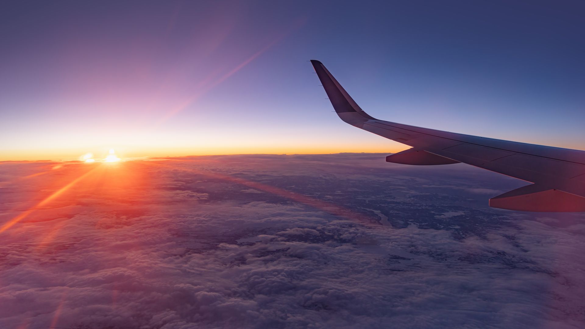 Imagen exterior de un avión durante el vuelo