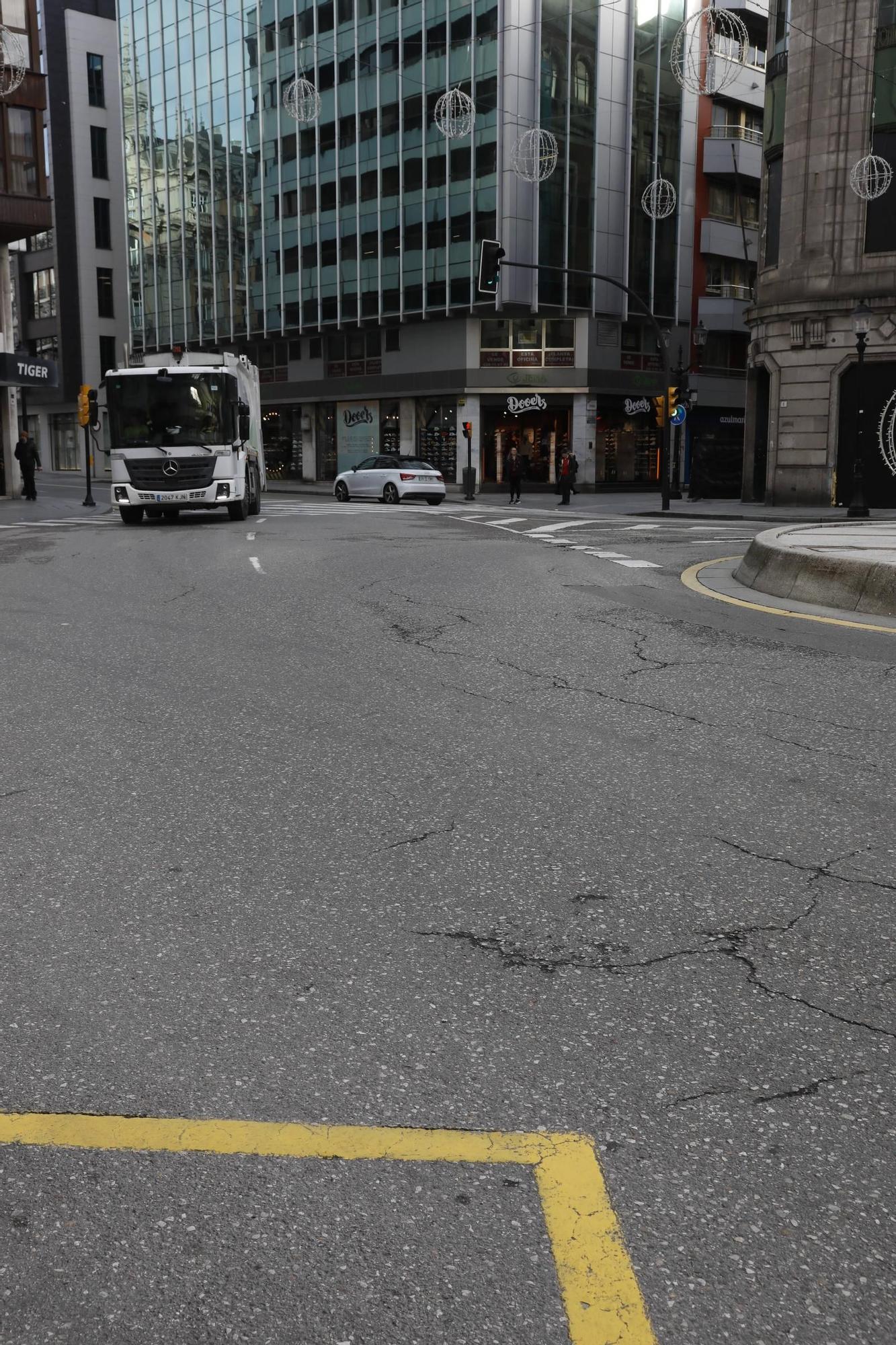 Hundimiento en el pavimento provoca obras en el entorno del barrio gijonés del Carmen: cuánto durarán las obras y a qué calles afectarán (en imágenes)