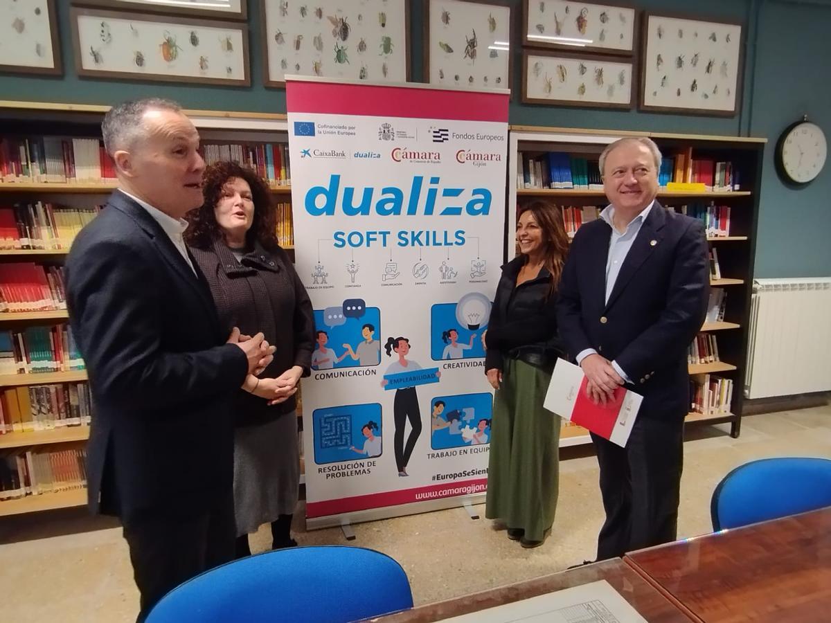 A la izquierda, Ángel Balea, Nuria Blanco, Álvaro Alonso y Cristina Rodríguez, presentando el programa.