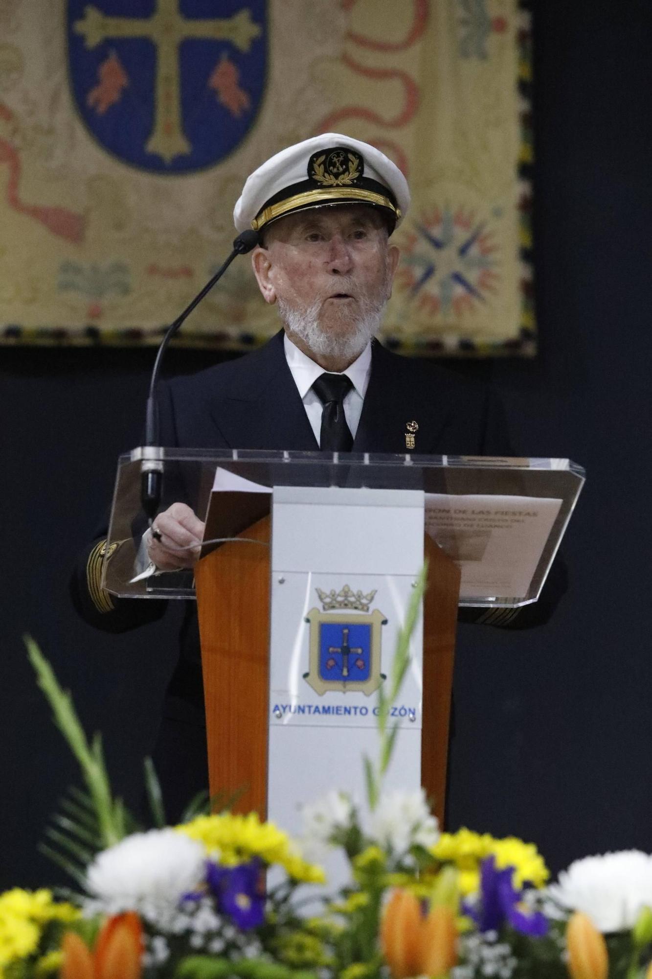 EN IMÁGENES: pregón del Cristo del Socorro en Luanco por Pichi Suárez