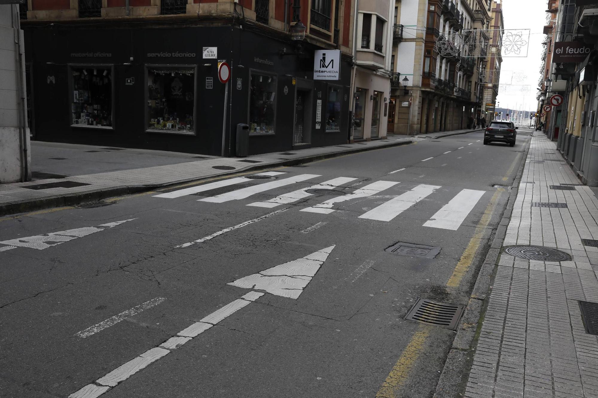 Hundimiento en el pavimento provoca obras en el entorno del barrio gijonés del Carmen: cuánto durarán las obras y a qué calles afectarán (en imágenes)