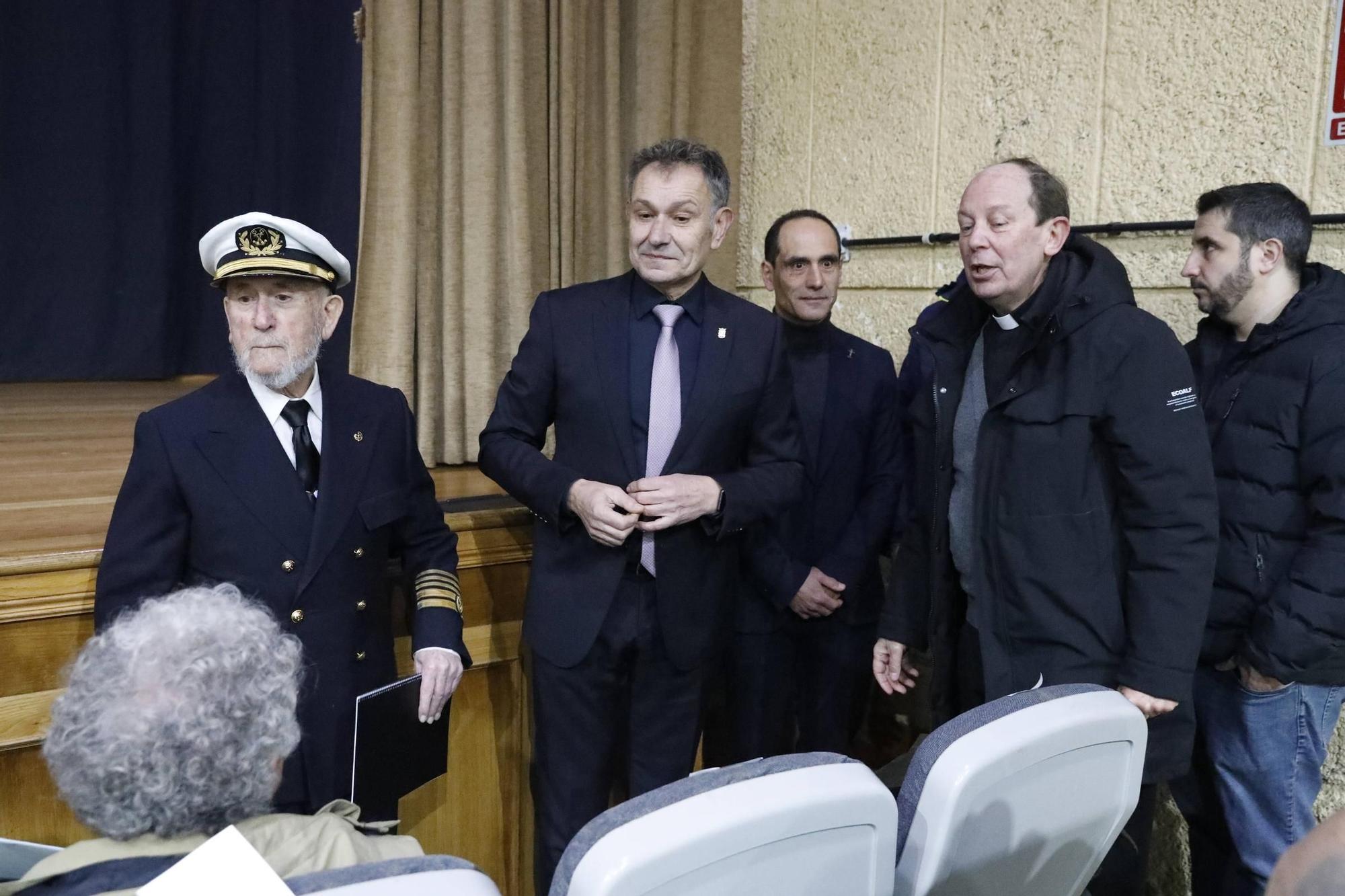 EN IMÁGENES: pregón del Cristo del Socorro en Luanco por Pichi Suárez