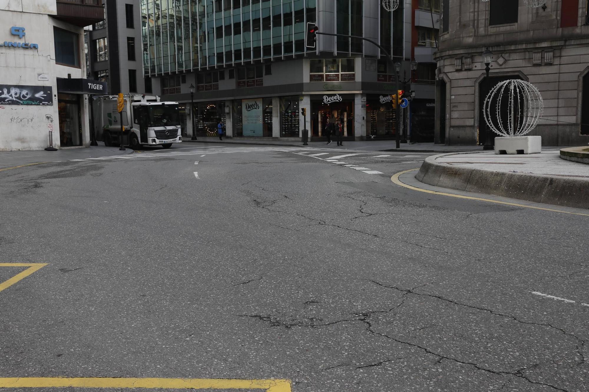 Hundimiento en el pavimento provoca obras en el entorno del barrio gijonés del Carmen: cuánto durarán las obras y a qué calles afectarán (en imágenes)