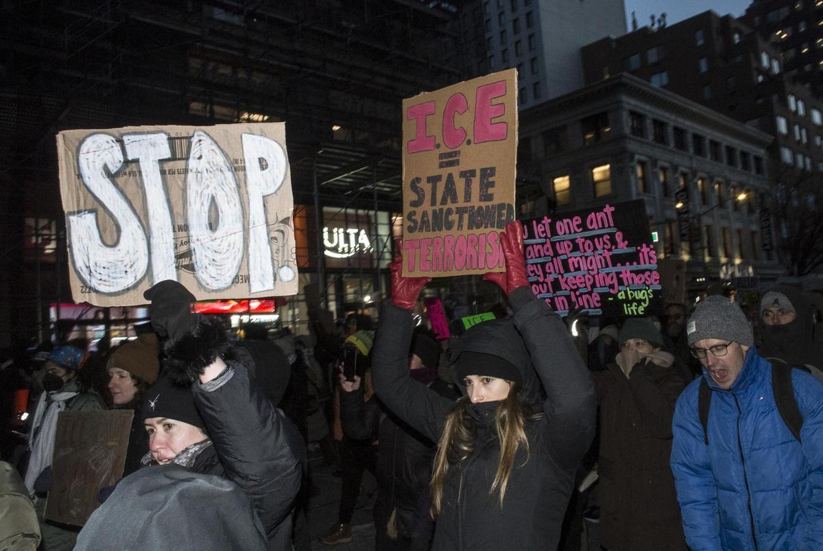 Imagen de protestas en Nueva York contra la muerte de Alex Pretti a manos de ICE
