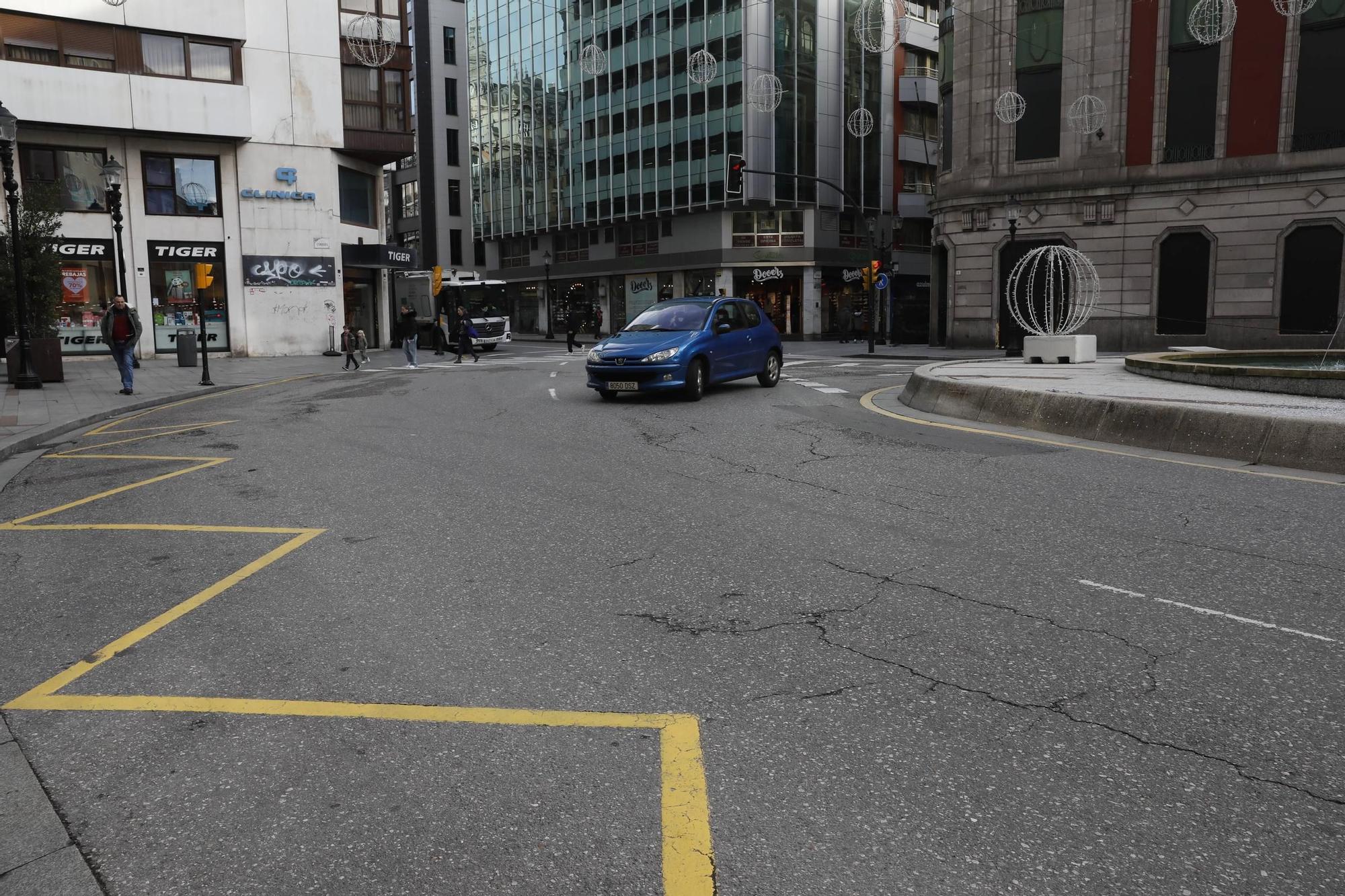 Hundimiento en el pavimento provoca obras en el entorno del barrio gijonés del Carmen: cuánto durarán las obras y a qué calles afectarán (en imágenes)