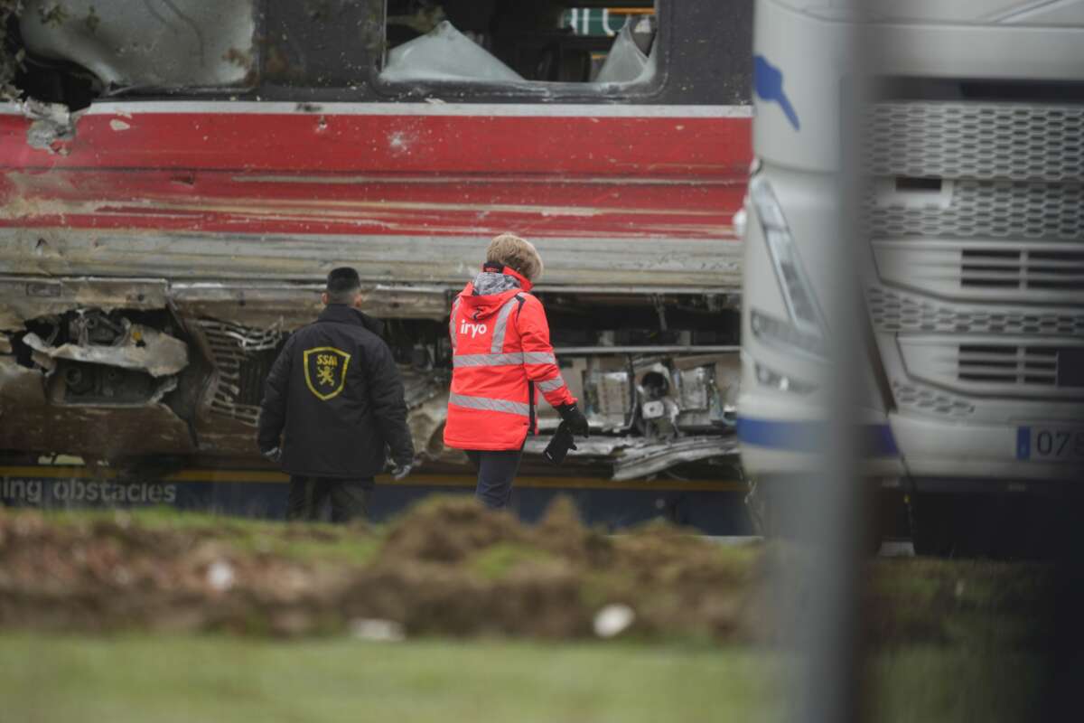 Imagen de las labores de rescate de los convoyes de trenes accidentados en la zona del suceso en Adamuz (Córdoba). El 21 de enero de 2026, en Adamuz, Córdoba (Andalucía, España). Continúan los trabajos en la zona del accidente de tren en Adamuz (Córdoba)