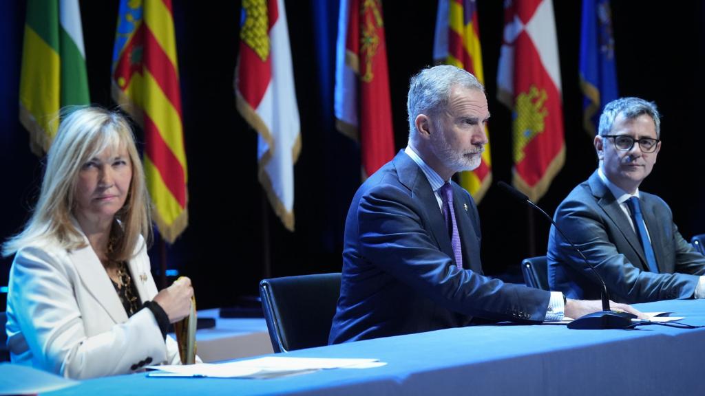 Isabel Perelló, Felipe VI y el ministro Félix Bolaños este martes en Barcelona.
