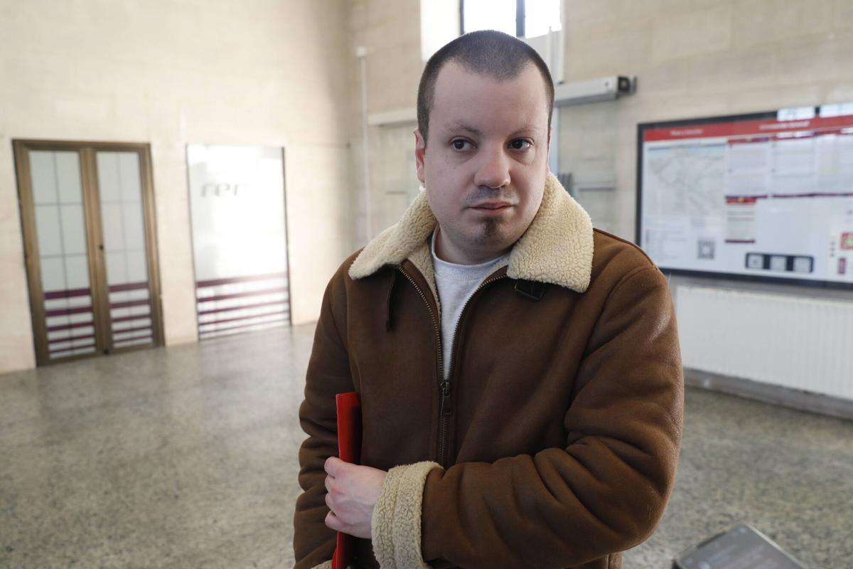 Avilés. RENFE trabaja