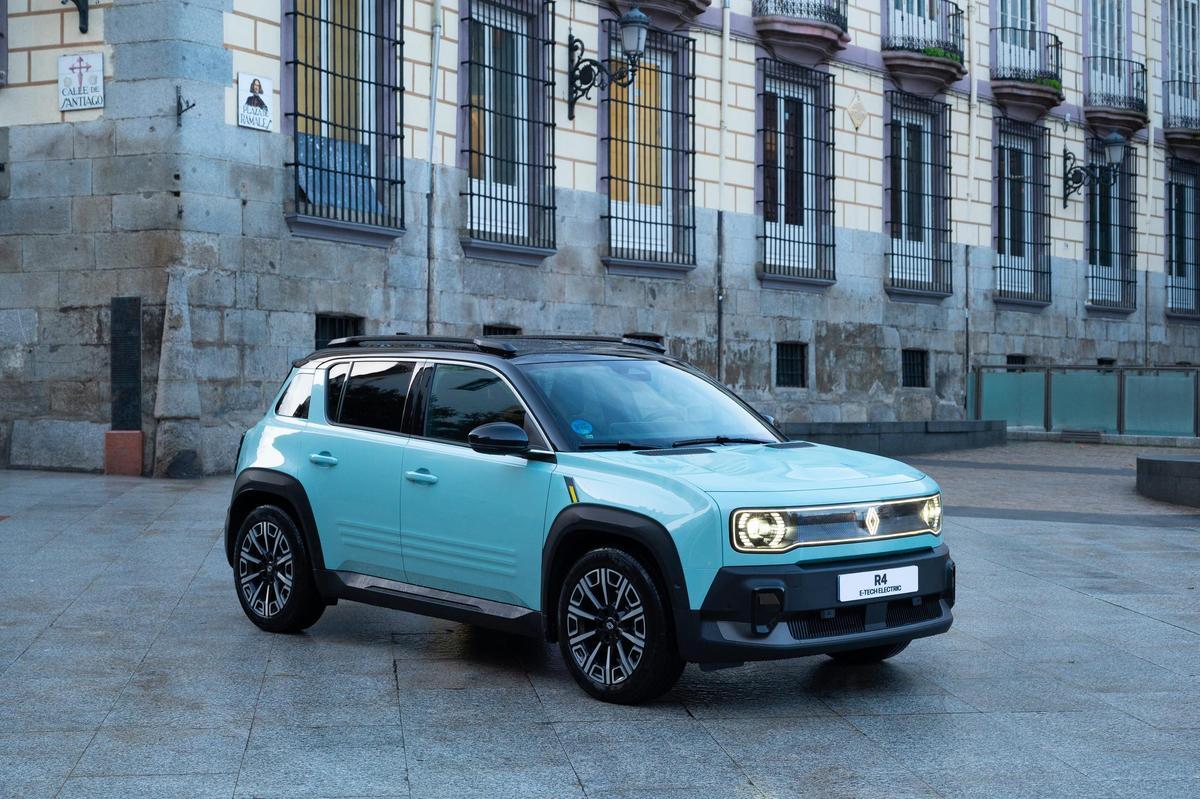 El coche se ofrece con dos motores de 120 y 150 CV asociados a baterías de 40 kWh y 52 kWh.