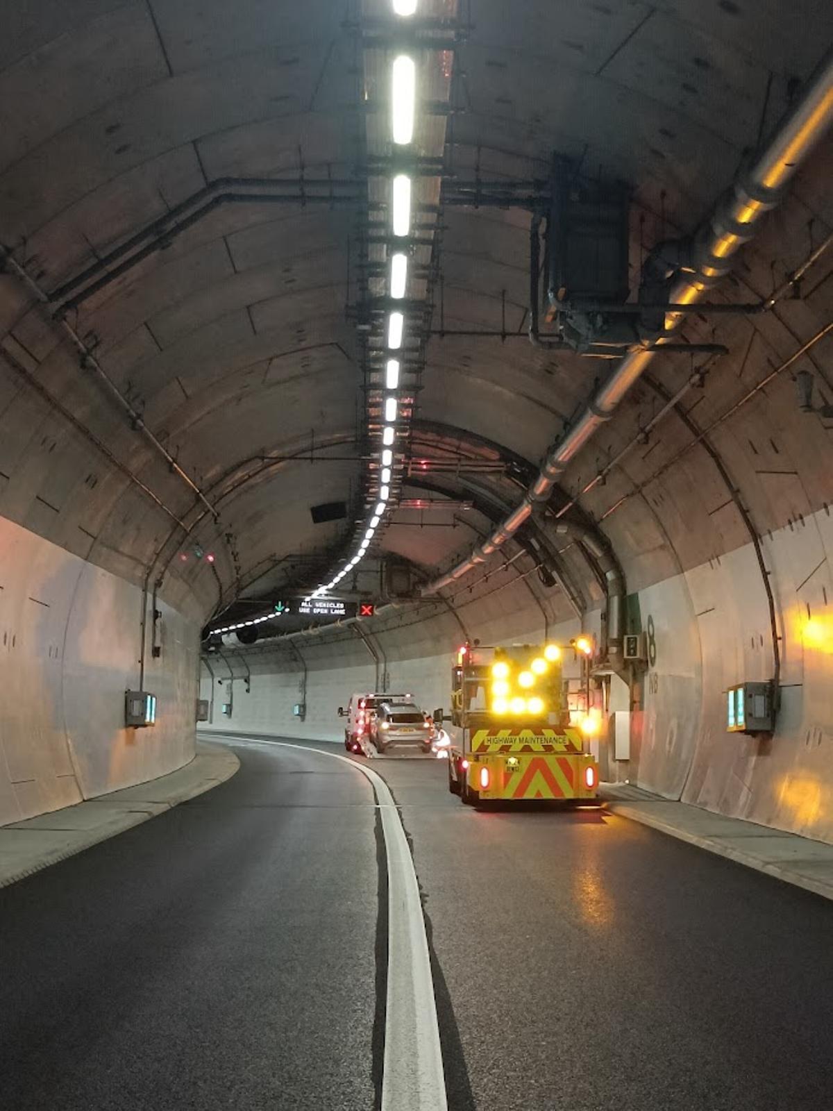 El túnel durante una operación de retirada de vehículos.
