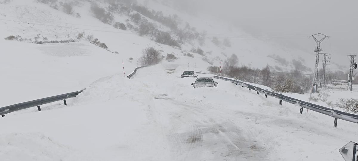 Vehículos atascados el sábado por la mañana.
