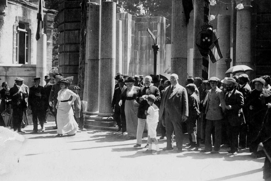 Au centre de l'image Isabelle II, lors d'une de ses visites à Mondariz.