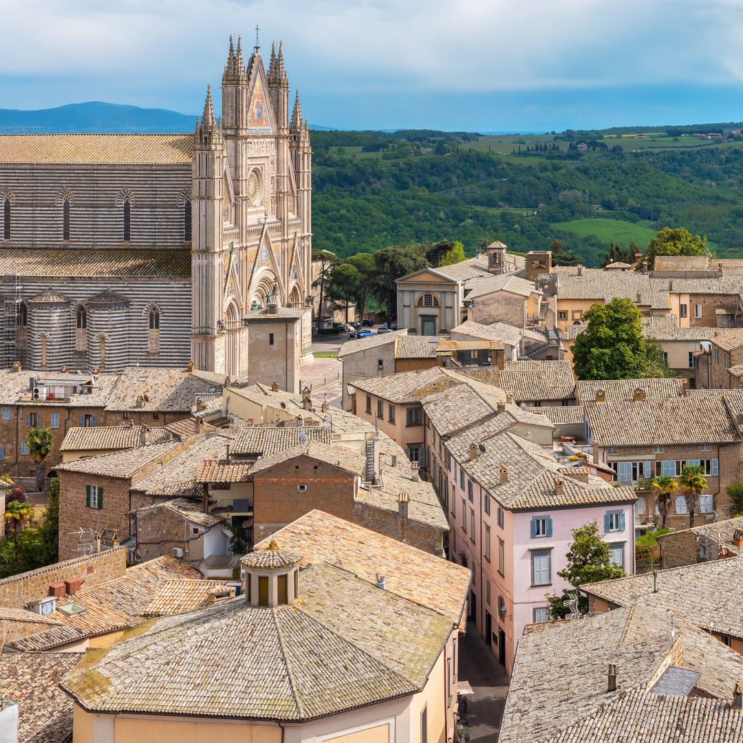 Catedral y tejados de Orvieto, Terni, Italia