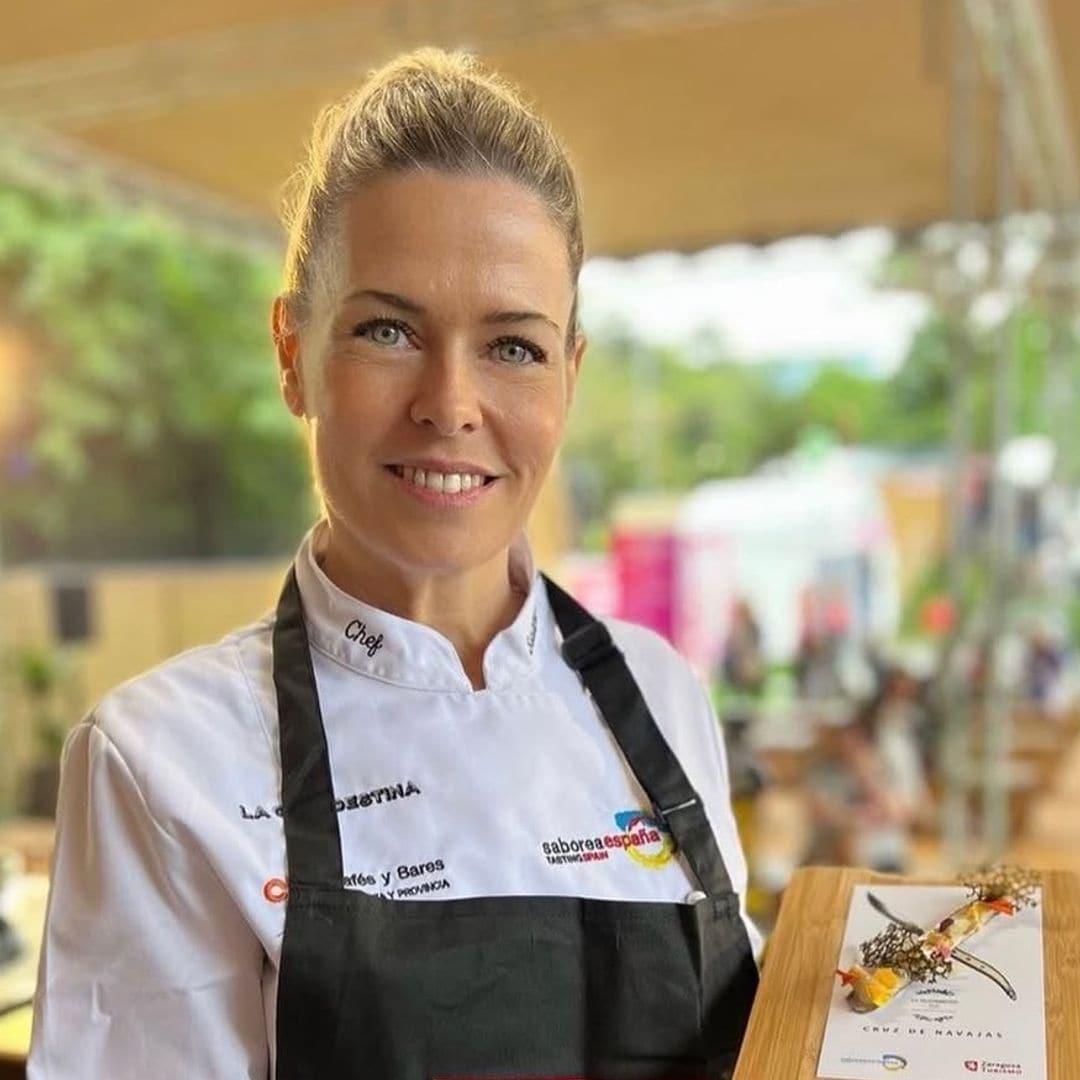 Susana Casanova, La Clandestina Bistro, Zaragoza, con su portada ganadora Cruz de navajas