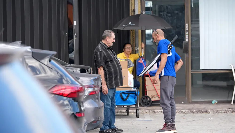 Cubanos en EE.UU. aceleran envíos de ayuda a la isla pero piden a Trump más restricciones