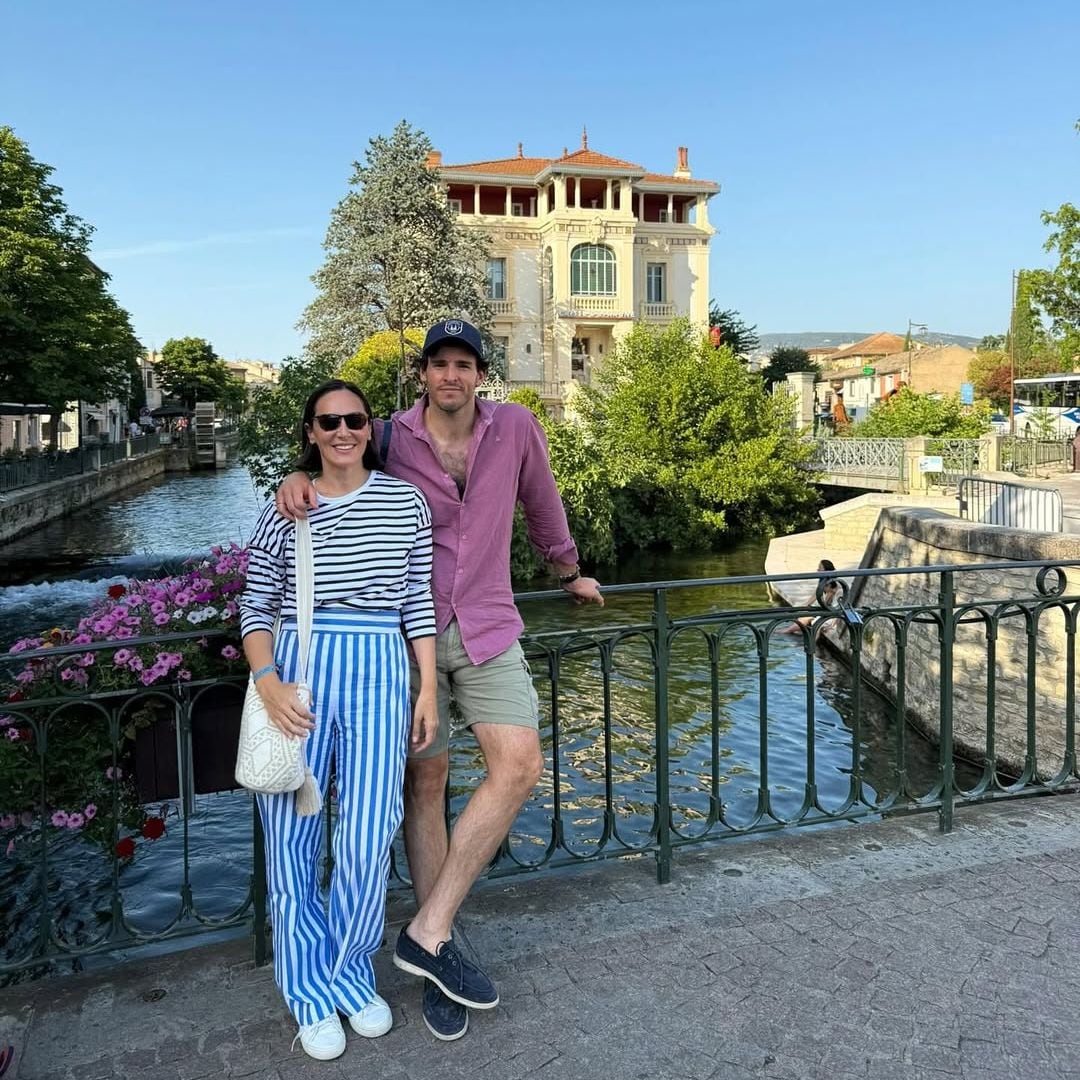 Tamara Falcó e Íñigo Onieva en L'Isle-sur-la-Sorgue, Provenza, Francia