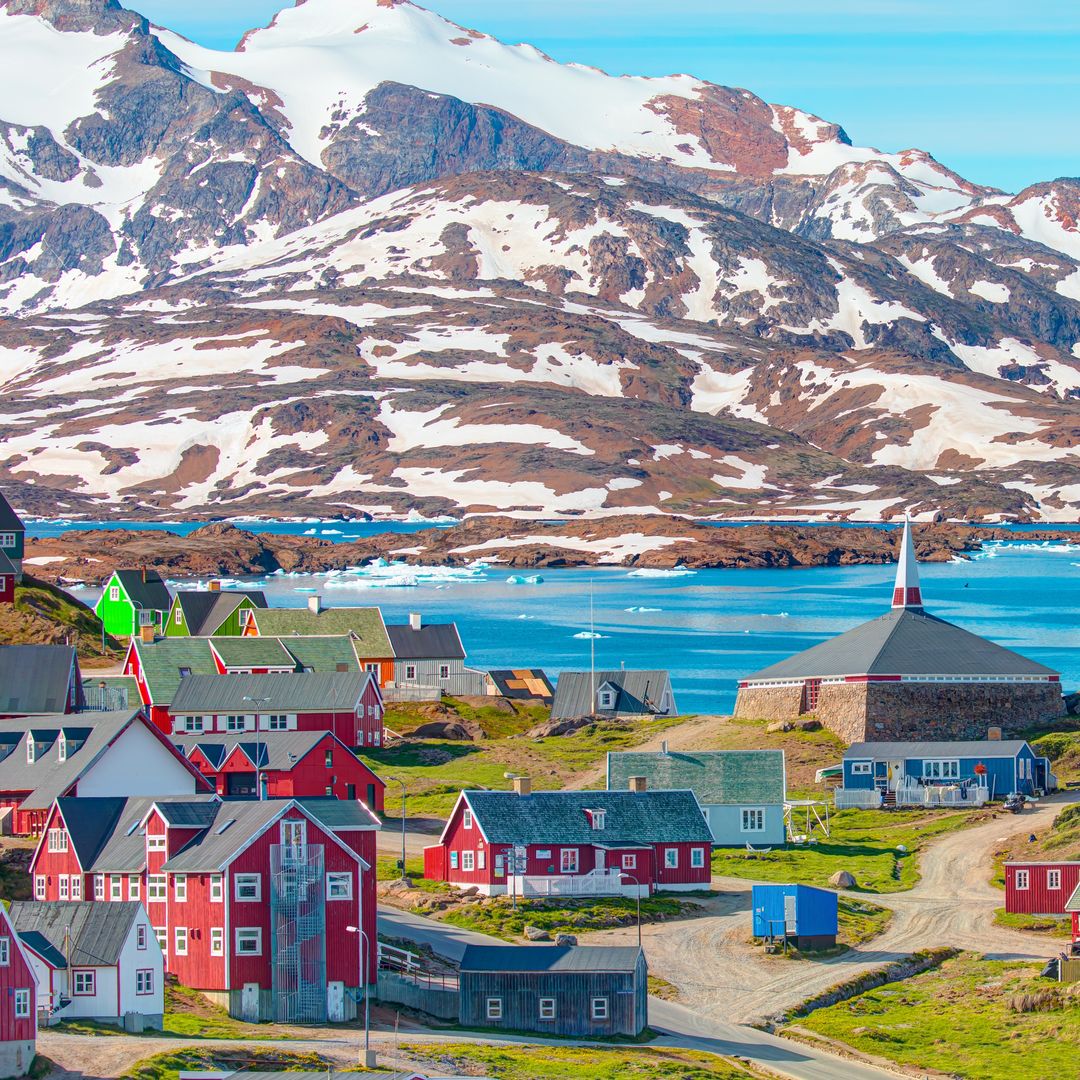 Casas coloridas en Tasiilaq, Groenlandia Oriental