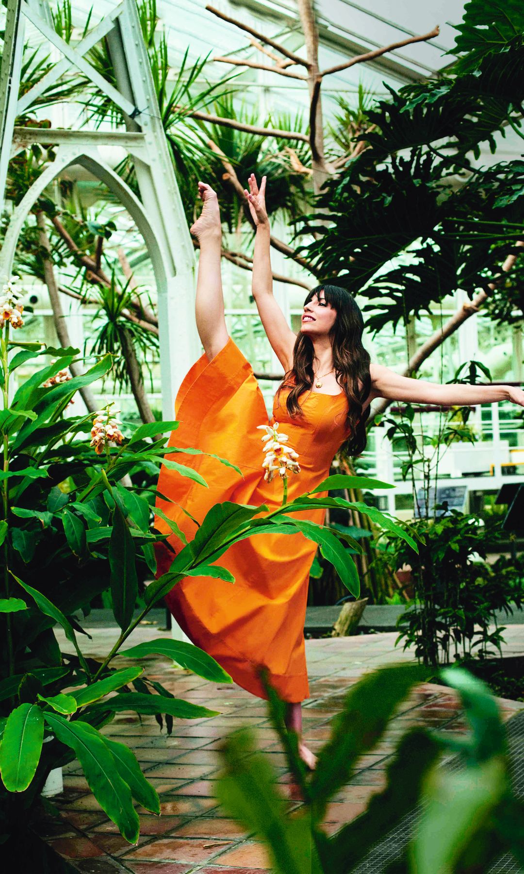 04/2023. Almudena Cid acaba de publicar su libro “Caminando sin dedos de los pies”.