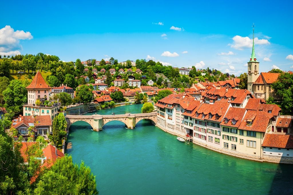Vista panorámica de la hermosa ciudad suiza de Berna.