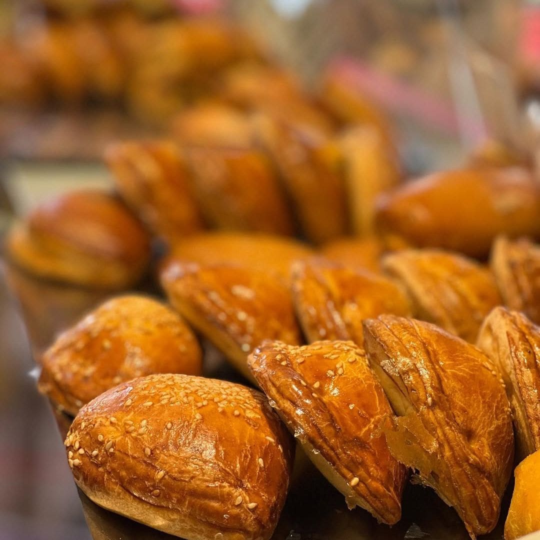 Los pirozhki, raviolis judíos, se rellenan con carne kosher, repollo, champiñones, patatas o pescado.