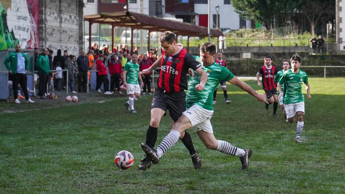 Un momento del partido de La Espina contra Belmonte.