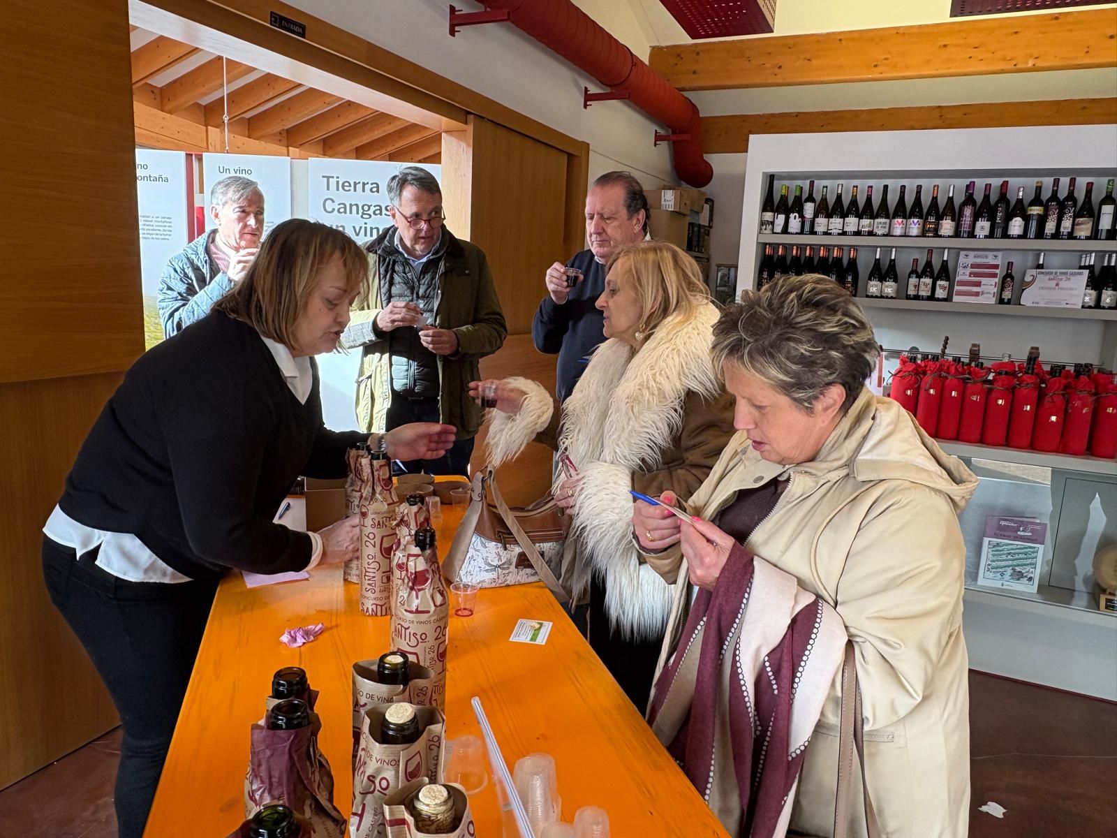 This is how Cangas del Narcea enjoyed its first party of the year, closely linked to wine