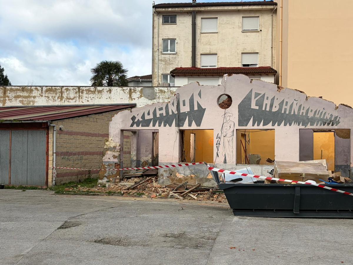 Trabaja en la feria.