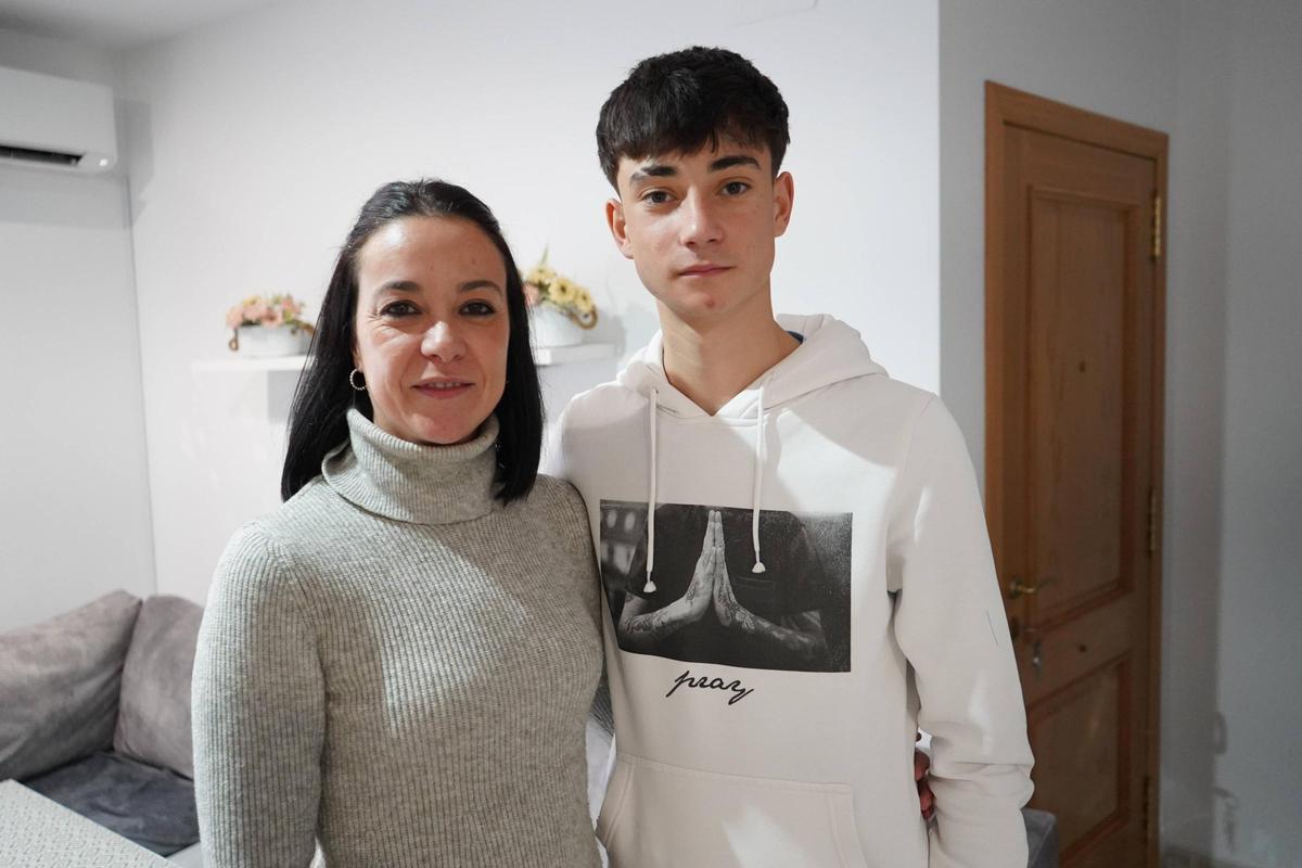 Elisabeth Ayllón, empleada de la cooperativa olivarera Adamuz y madre de Julio Rodríguez.