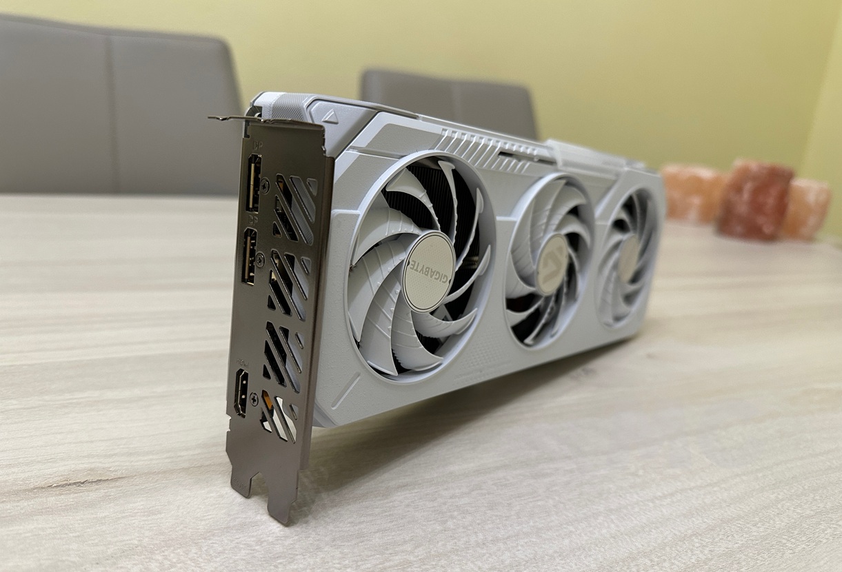 Radeon RX 9060 XT GAMING OC ICE 16G