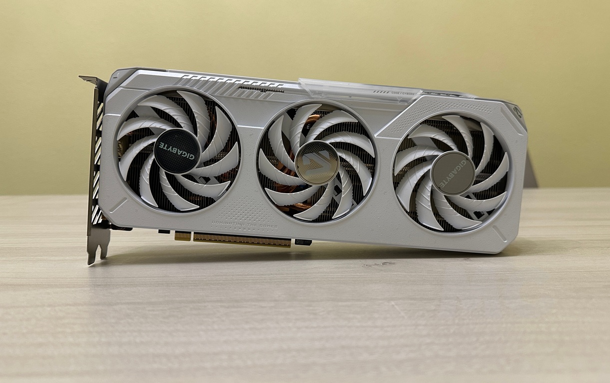 Radeon RX 9060 XT GAMING OC ICE 16G