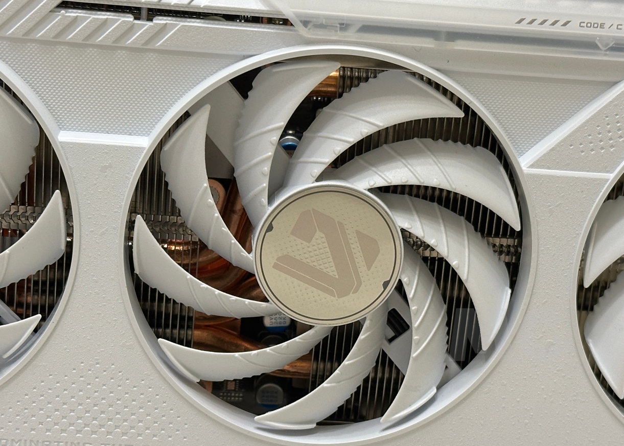 Radeon RX 9060 XT GAMING OC ICE 16G