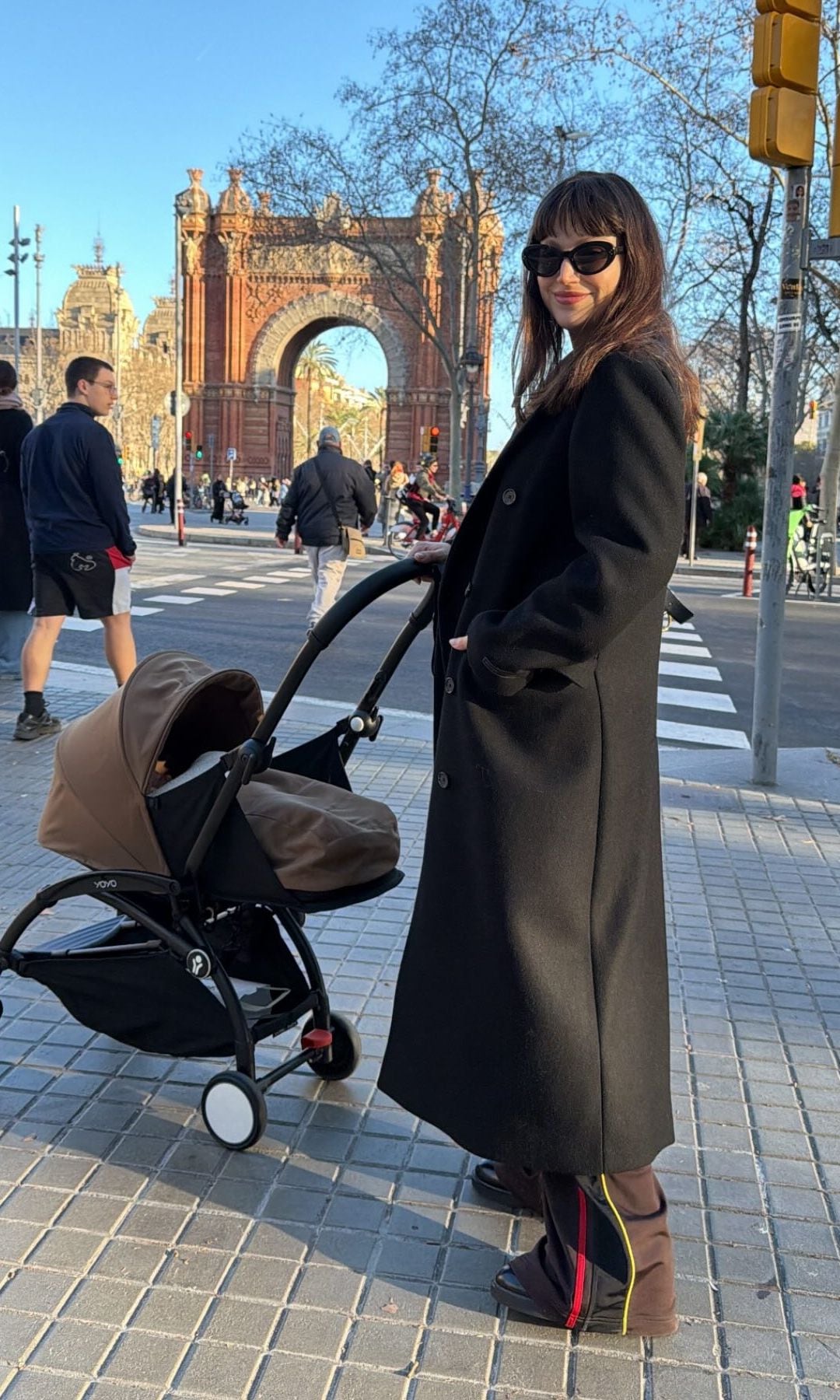 Úrsula Corberó posa con su bebé tras ser madre