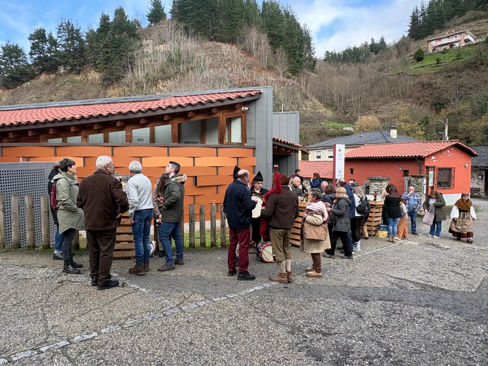 This is how Cangas del Narcea enjoyed its first party of the year, closely linked to wine
