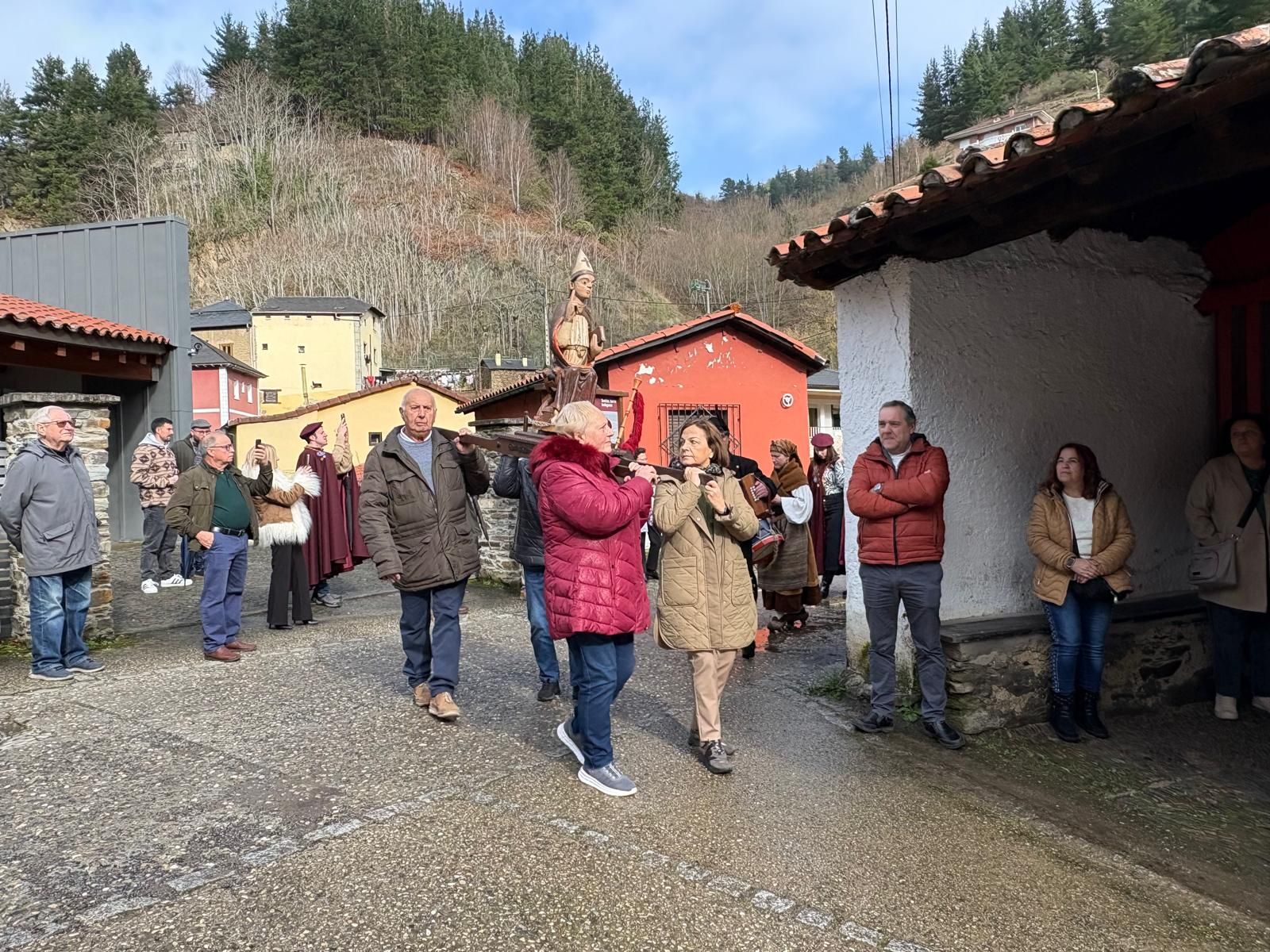 This is how Cangas del Narcea enjoyed its first party of the year, closely linked to wine