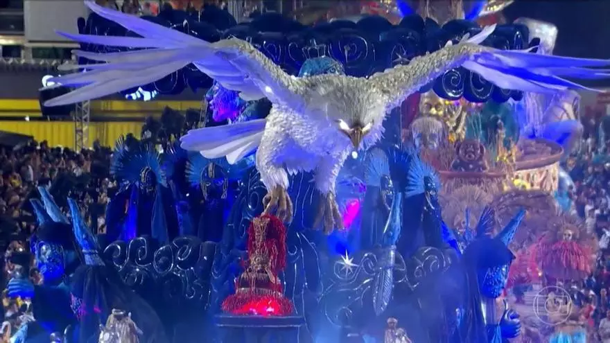 El desfile inaugural da inicio por todo lo alto a los carnavales de Río de Janeiro