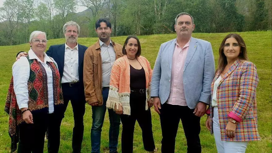 La peculiar forma que utiliza un ayuntamiento asturiano (con una carta en catalán) para reclamar inversiones al Gobierno regional, al PSOE: "En español no nos sirve."