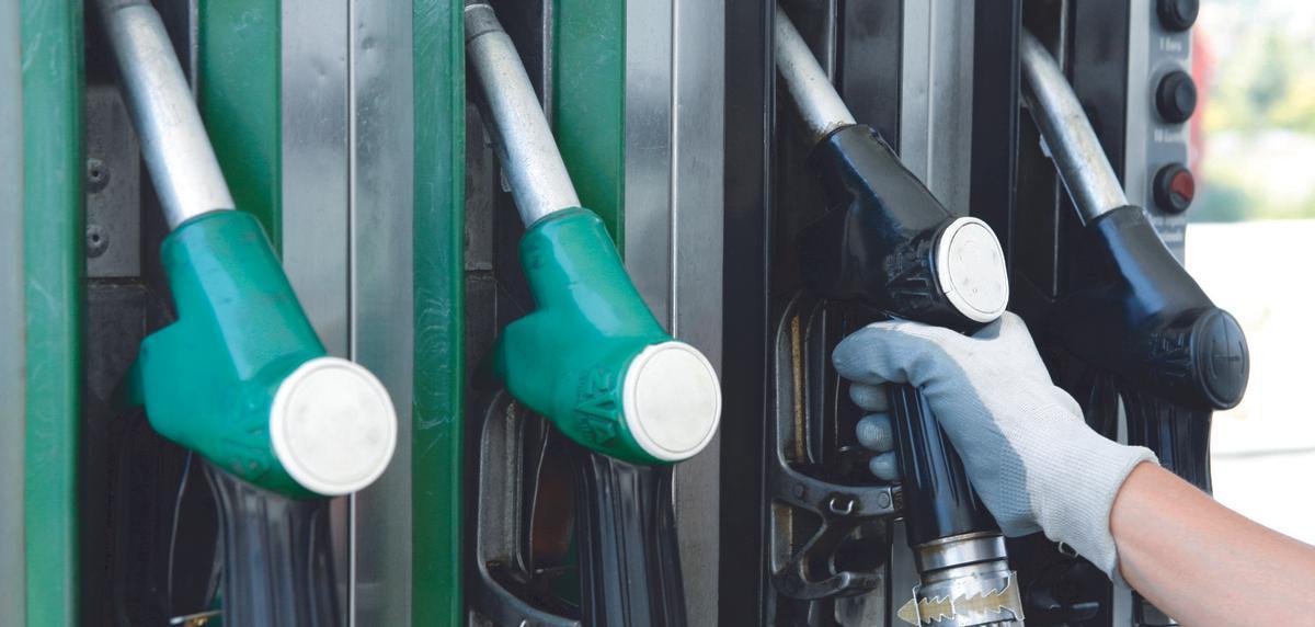 Bombas en una gasolinera.