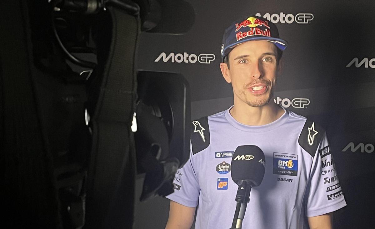 Àlex Márquez, subcampeón del mundo con Ducati, atiende a MotoGP TV.