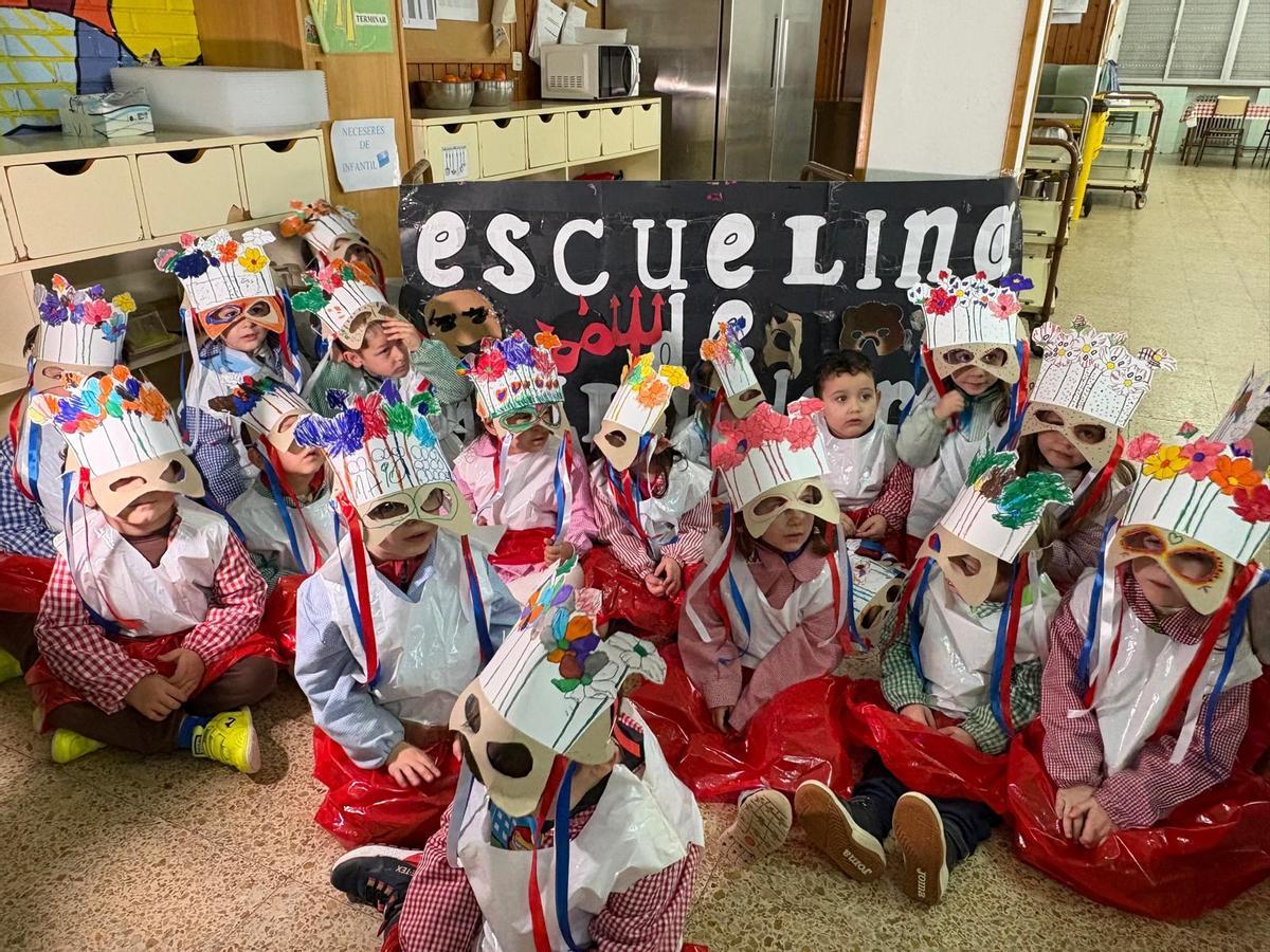 Los estudiantes de kindergarten vestidos con "xamasqueiros".