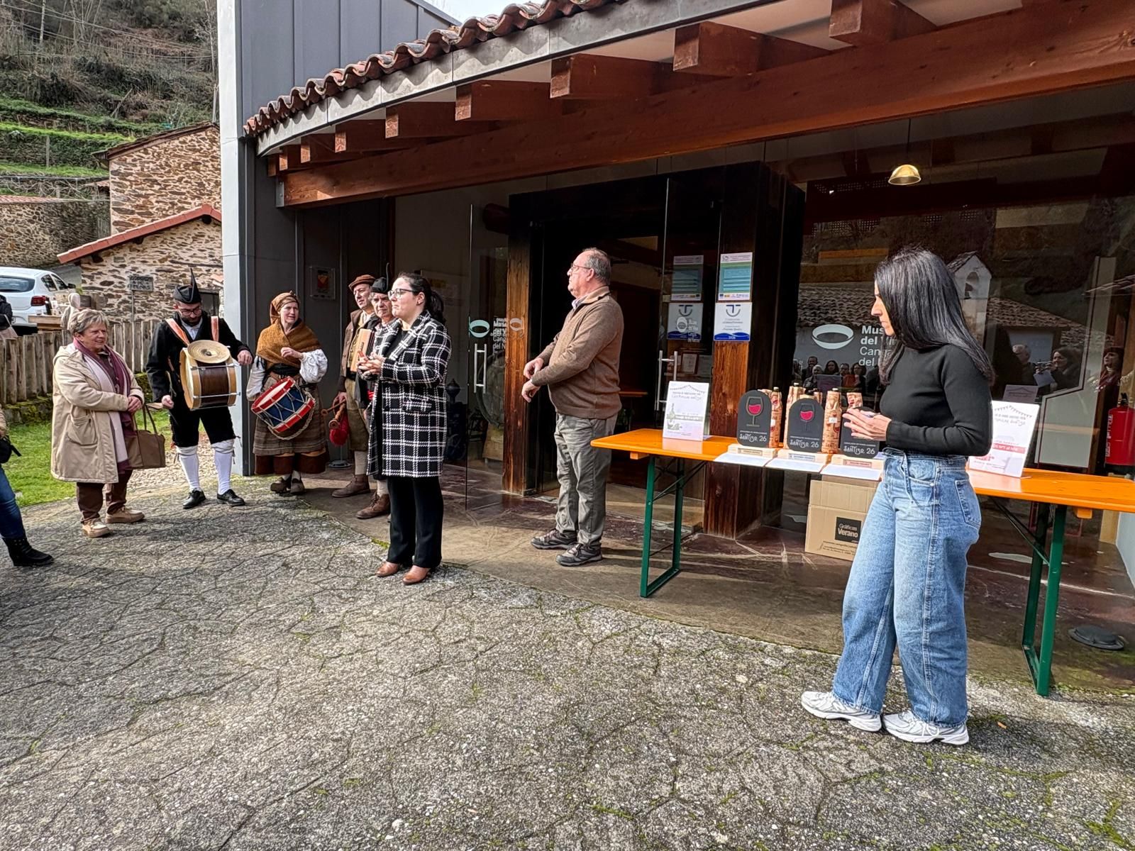 This is how Cangas del Narcea enjoyed its first party of the year, closely linked to wine