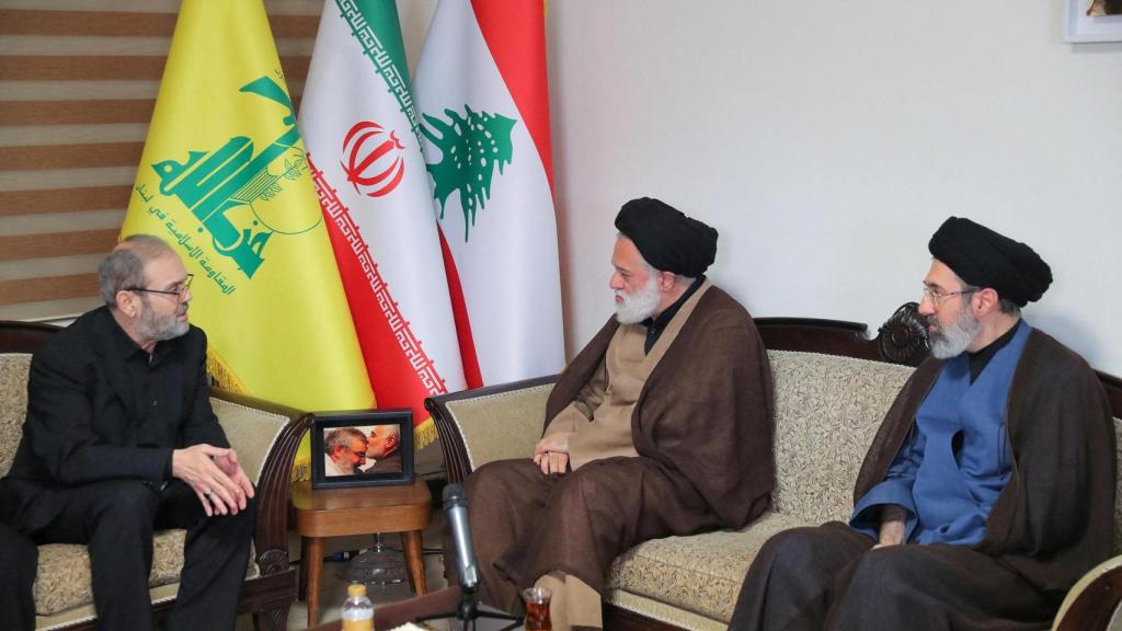 Mojtaba Khamenei, durante una visita a la oficina de Hezbolá en Teherán el 1 de octubre de 2024.