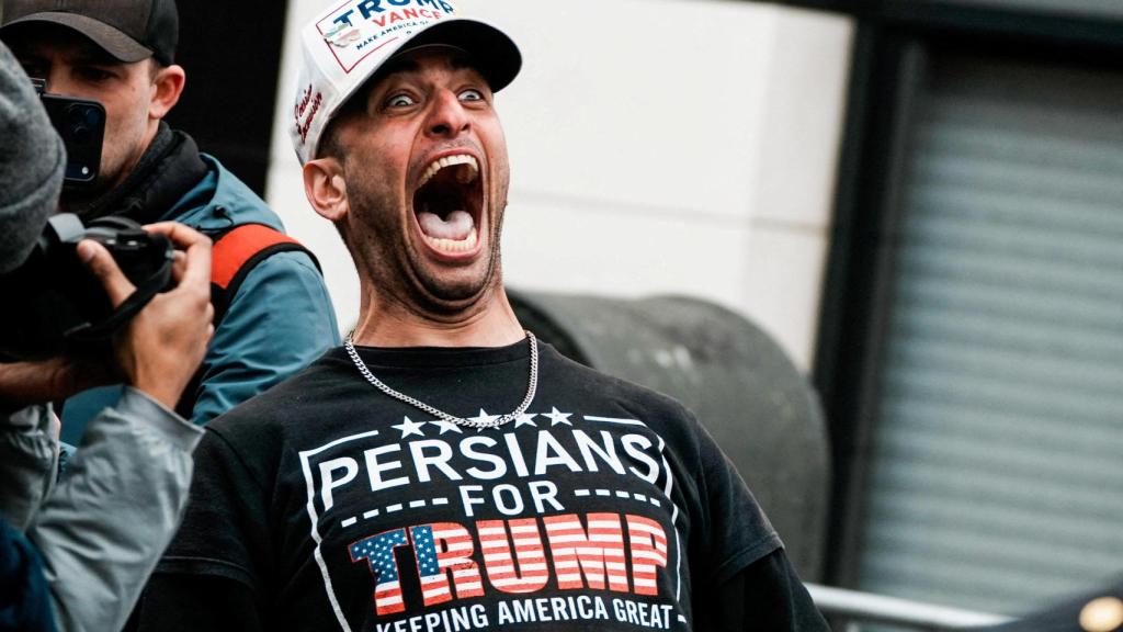 Manifestante de extrema derecha en la manifestación islamófoba contra Zohran Mamdani.