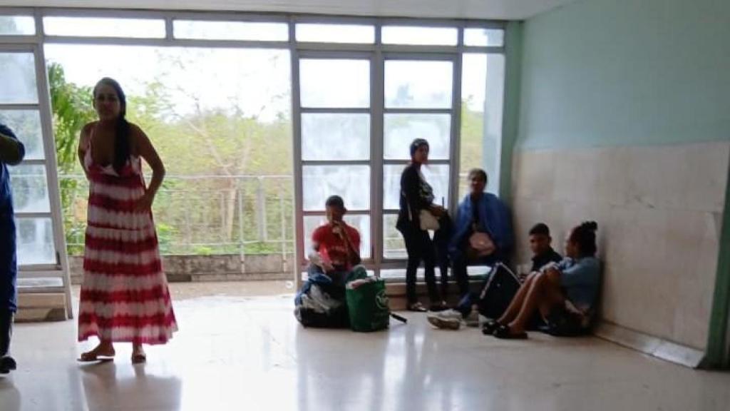 La 'sala de espera' del Hospital Dr. Ernesto Guevara de Las Tunas (Cuba).