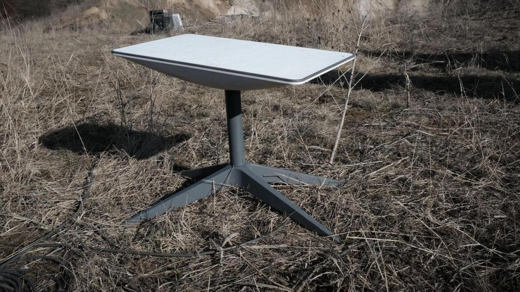 Una antena Starlink, utilizada por el ejército ucraniano en el frente de Donbass.