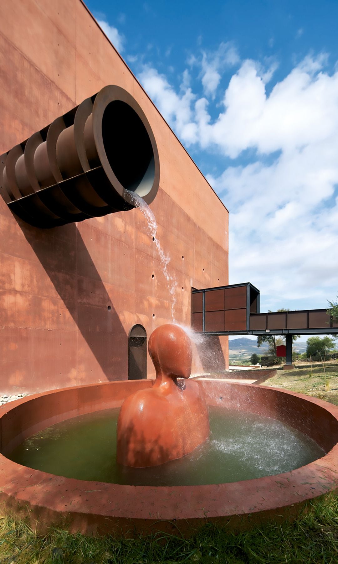 LA Almazara, del diseñador francés Philippe Starck que revoluciona la Serranía de Ronda, en Málaga