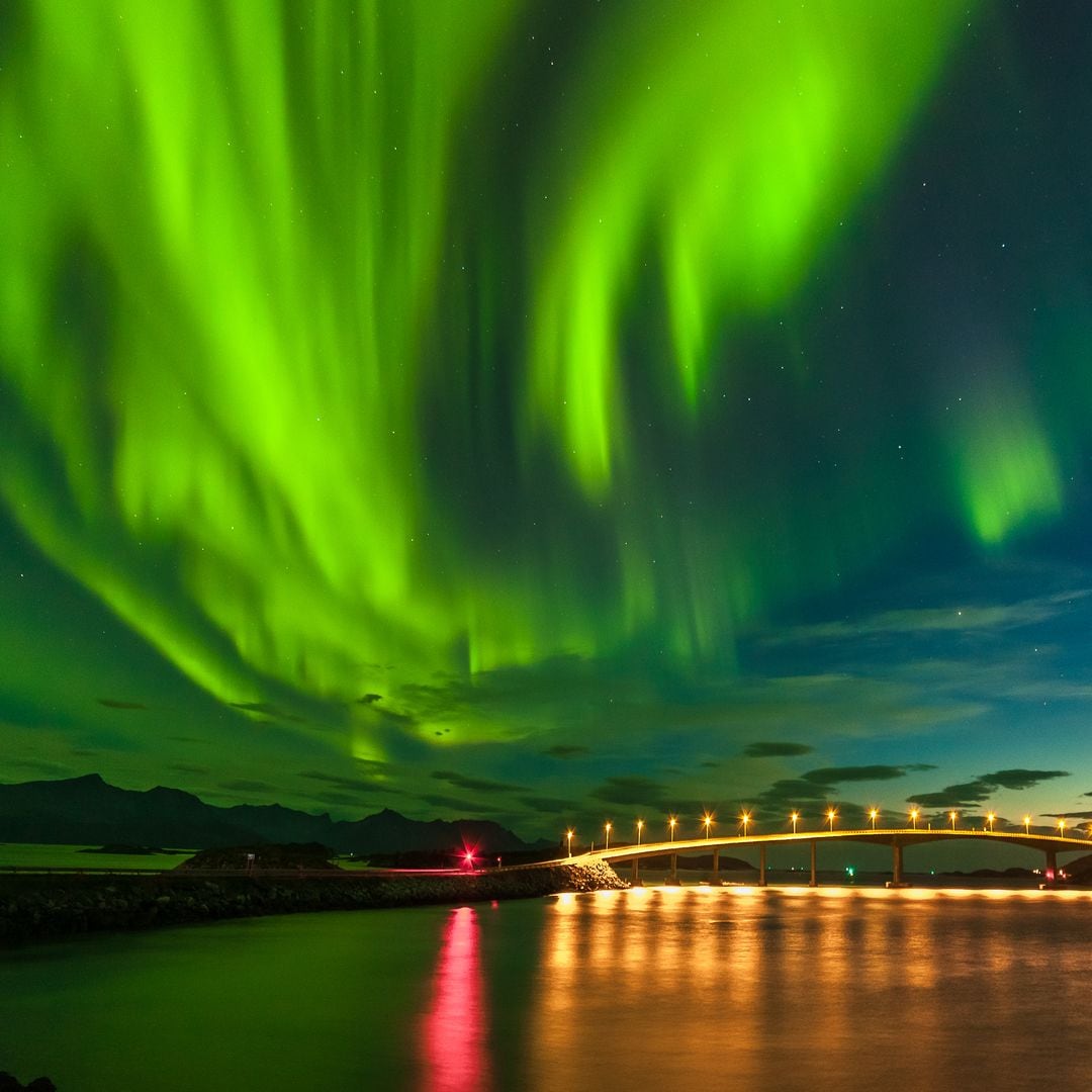 Aurora boreal sobre la isla de Sommarøy, Noruega
