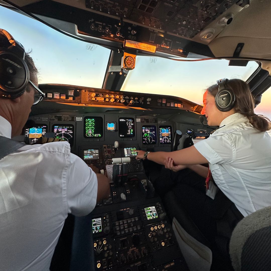 Lucía Pombo es una de las pocas mujeres piloto de aviación comercial en la actualidad.
